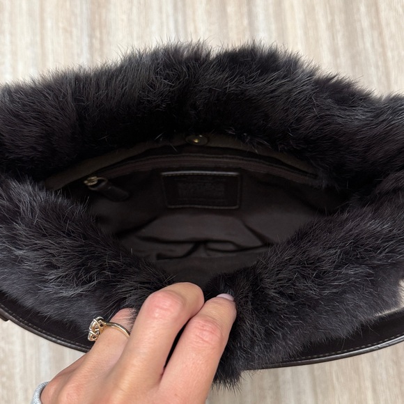 Y2K vintage Coach Ski Quilted Shoulder Bag with Fur Trim - Picture 4 of 13